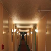Laval, Hotelflur.