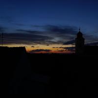 Horní Vestonice, Abendhimmel mit Dorfkirche.