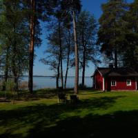 Malerisches Haus vor Saimaasee.