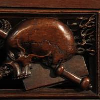 Maastricht, Sint-Servaas-Basilika, Totenkopfschnitzerei.