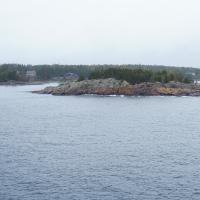 Kleine Insel vor der Küste.